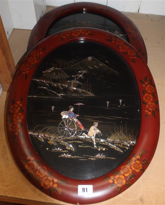 2 oval lacquer panels(-)